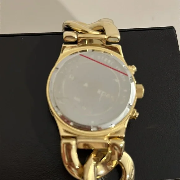 Michael Kors Cuban Link Chain Watch display picture 2